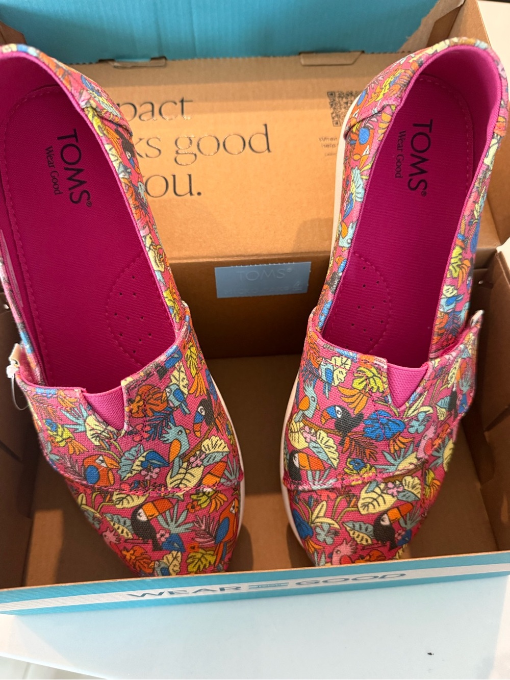 TOMS youth fuchsia birds Alpargata Canvas Slip-On Shoes